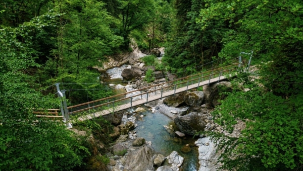 Corsier-sur-Vevey: la nouvelle passerelle suspendue qui permet de faire le lien avec Blonay-Saint-Légier